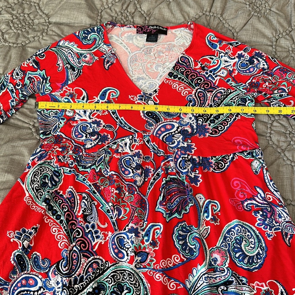 Peck & Peck size medium stretchy top with trumpet sleeves♥️